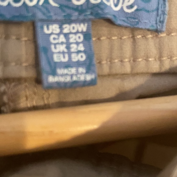 Women’s Shorts with elastic waist. Size 20W - Picture 3 of 3